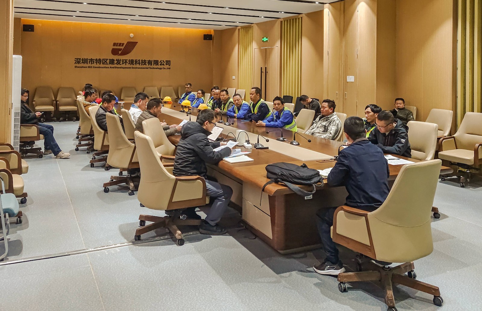 華威公司2025年春節(jié)節(jié)后復(fù)工復(fù)產(chǎn)領(lǐng)安全生產(chǎn)專題會(huì)議2.jpg
